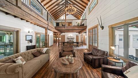 6 bedroom lake home with private boat dock & pool