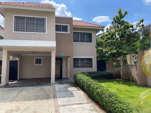 Sweet home, 4 A/C, 3 Parks. En Jacobo Mujluta