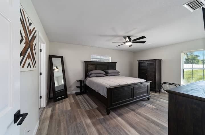 Dormitorio principal con vestidor grande 