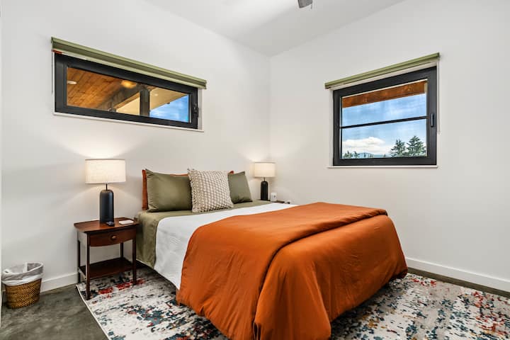 Დიდი საძინებელი - საწოლი 152 × 203 სმ