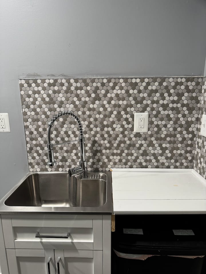 Private King Suite, Kitchenette, W/d Workspace - Warrenton, VA