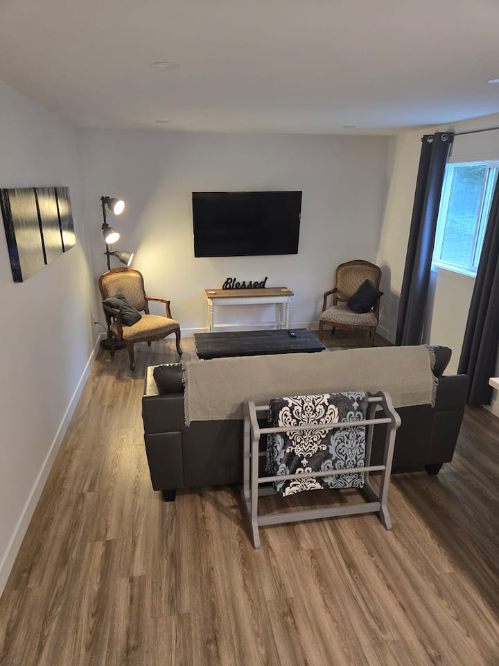 2 Bedroom Detached Shop Suite With Pickleball - Chilliwack