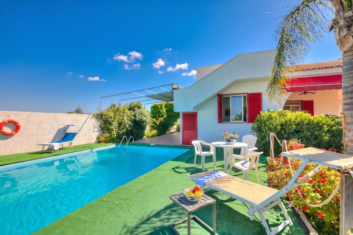 Villa Strea With Pool - By Happy Rentals - Torre Lapillo