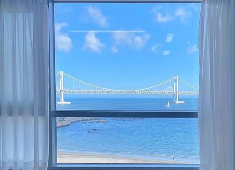 Ocean Hugh Gwangan Bridge View • Drone Show • Gwangalli 1 second on foot • Full Option • Sponsorship Accommodation Restaurant •