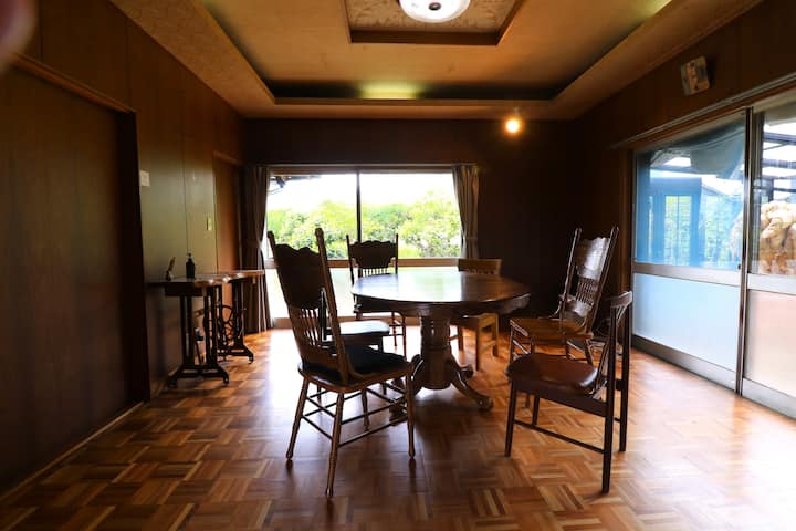 色んな国や地域から旅人が集うリビングルームになれば楽しいですね。