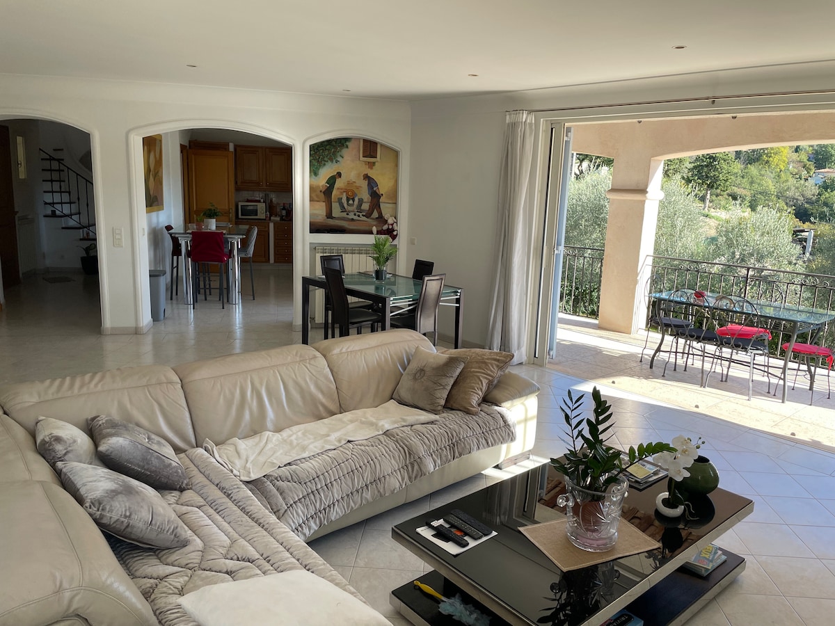 Top performing Airbnb: Beautiful top of individual villa. in Grasse
