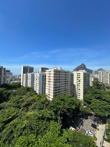 Leblon! Lindo apartamento reformado.