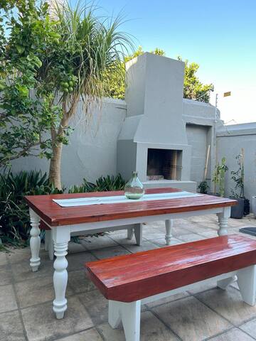 Victorian home, modern amenities gallery image 5