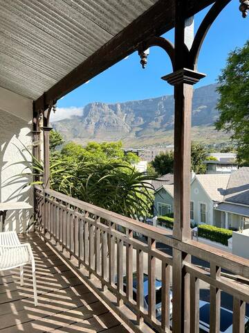 Victorian home, modern amenities gallery image 2