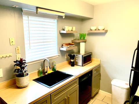 Popular Airbnb listing: Project managers, travel techs 6/2br 1.5 ba/4beds in Berclair