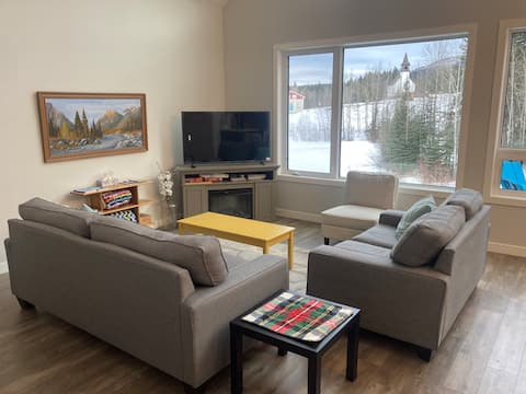Popular Airbnb listing: Nordegg Retreat in Clearwater County