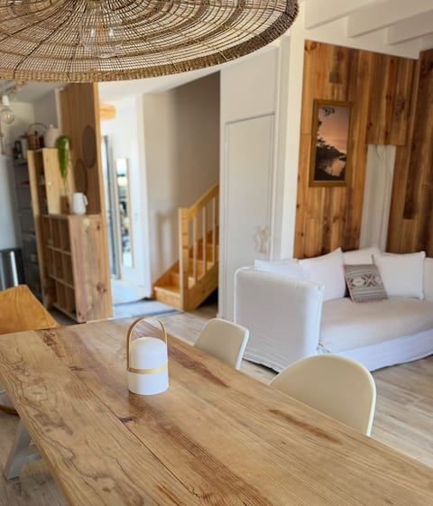 Annonce Airbnb populaire: Villa la Plage, wooden house at the foot of the Dune à Saint Julien En Born