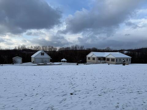 Elk Mountain Cottage, 12 beds and 5 bathrooms.