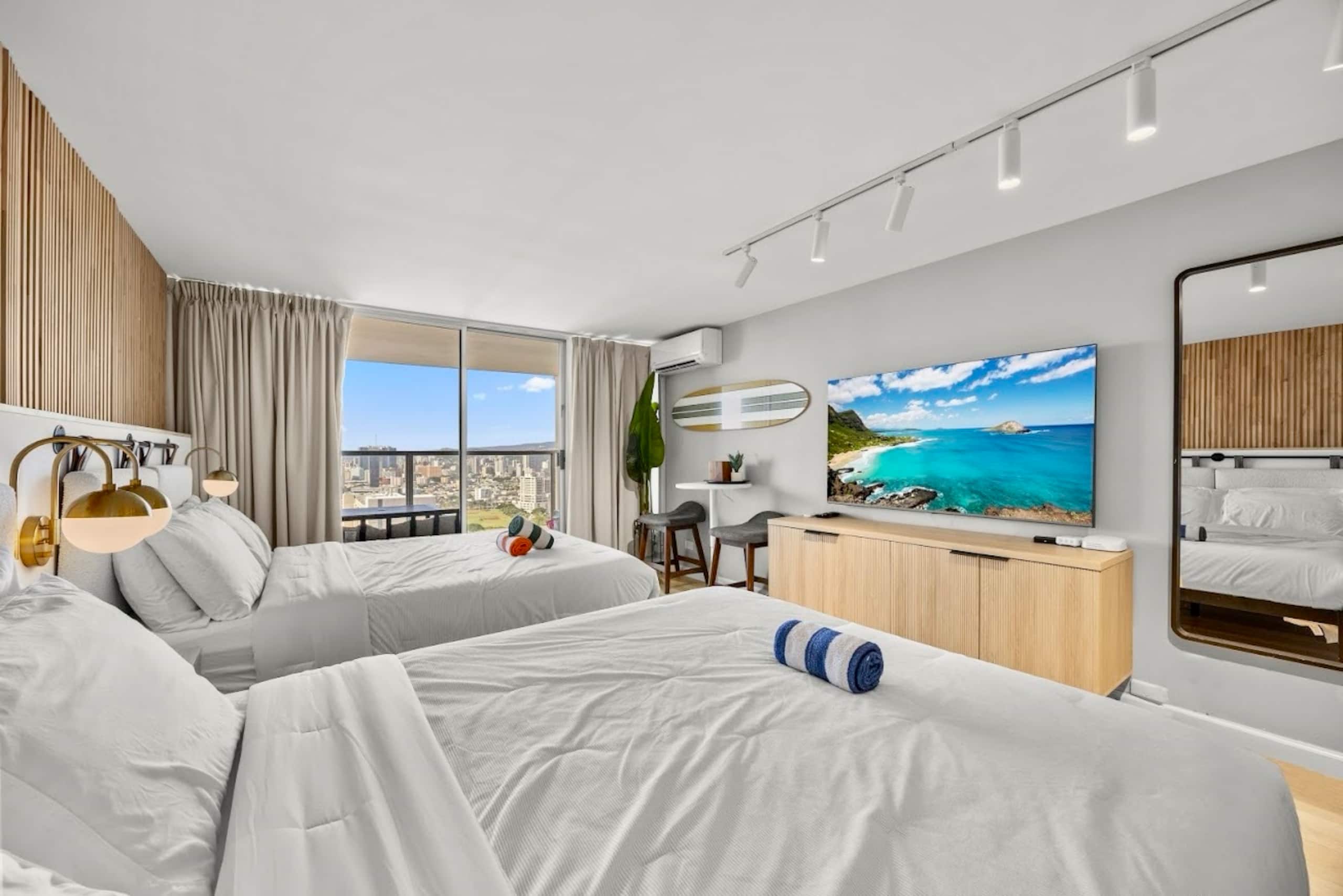 40F-Stunning High-FL Studio w/Ocean & City Views - Image 4