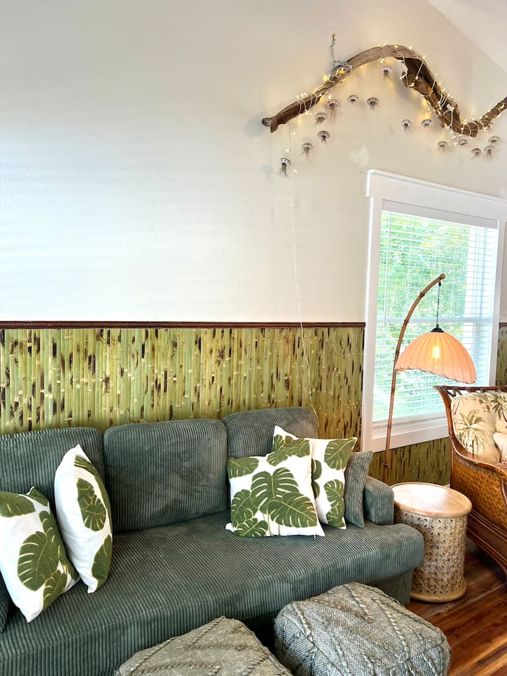Boho Bungalow With Pool. Cute & Clean - Sarasota, FL