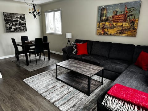 Top Airbnb: Large 2 BDRM near DT and across from Velodrome! in Western Mature Area