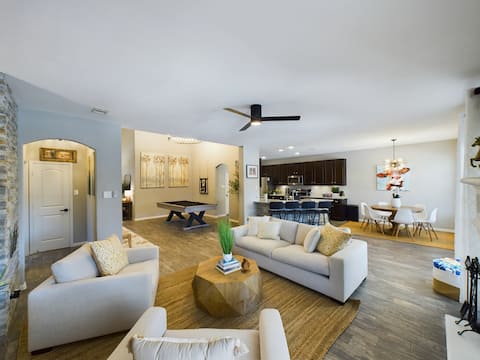 Successful Airbnb property: Saddle & Spurs BNB - 25 minutes to downtown + pool in Greater Inwood