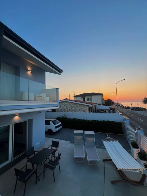 Beachfront home for large groups