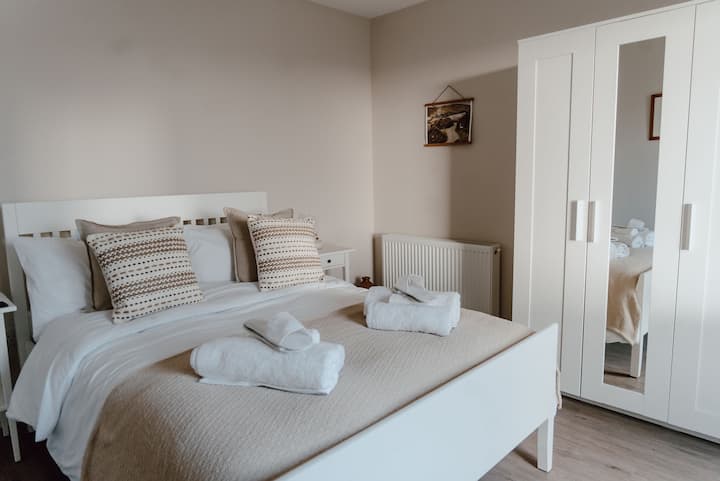 Large wardrobe to unpack and make yourself at home. Luggage rack also available 