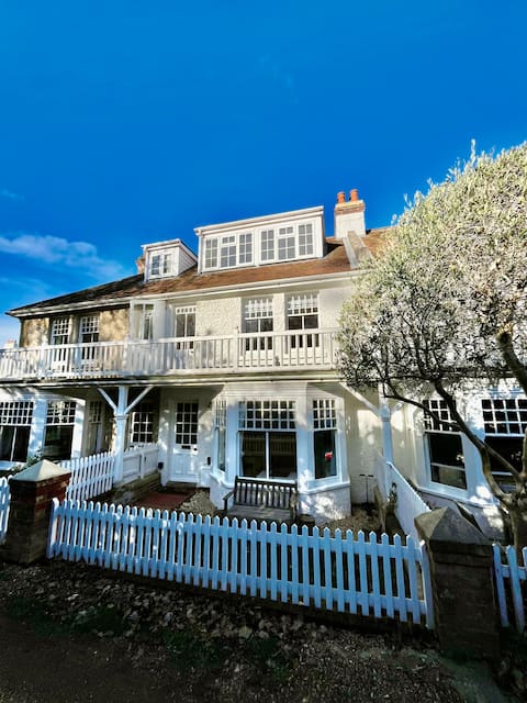 Verandah Cottage: Stylish Home in Seagrove Bay