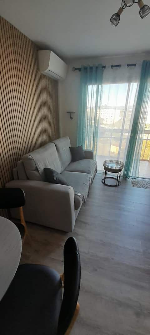 Top Airbnb: cozy studio with parking and cellar 150 m from the beach in Fréjus