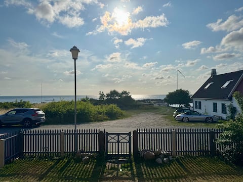 Yellow villa on the beach - Brantevik, Österlen