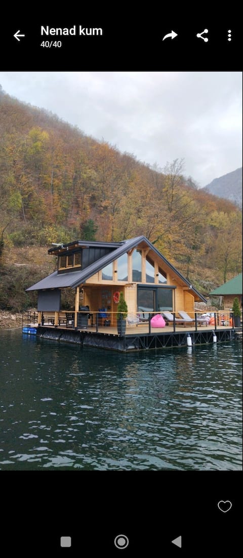 HouseLake FriendsForever