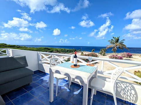 Oceanfront Oasis: Dive & Sunsets