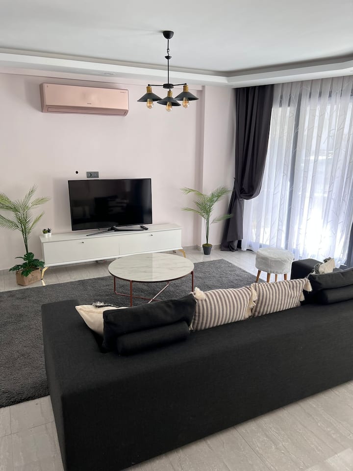 Turunç Turunç Koyunda Verandalı Bahçeli Villa - İçmeler