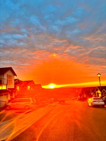 Beautiful home with mountain, ocean & lake views! gallery image 2