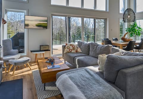 Top Airbnb: Chalet with great terrace + spa /20 min from the Massif in Petite Rivière Saint François