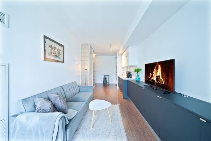 Sky Living : Awesome Lake and City View, Park Free gallery image 3