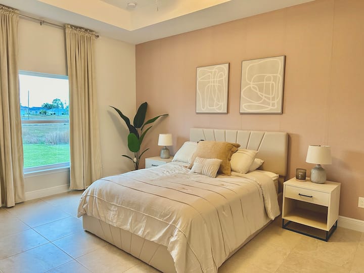 Hlavná spálňa, vlastná kúpeľňa 