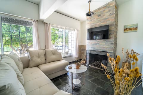 Anuncio de Airbnb popular: Stunning Casa Tulia perfect stay! en Colonia Del Sacramento