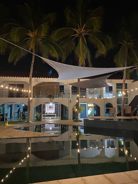 Playa las Flores Luxury Family Home, Beachfront