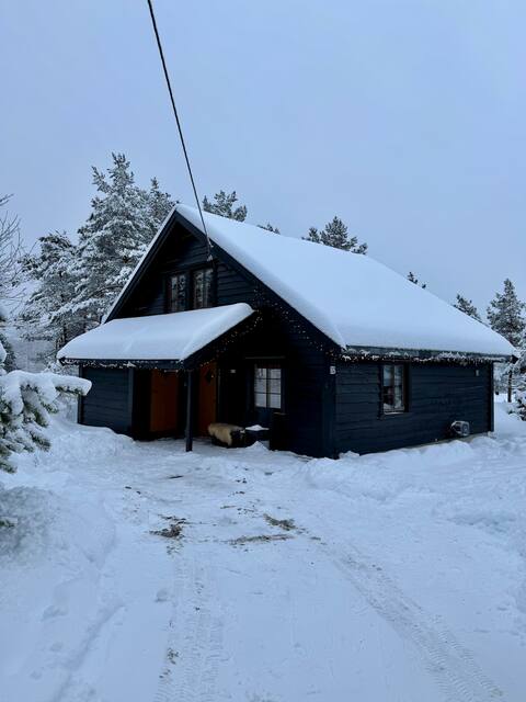 Well appointed and cozy mountain cabin