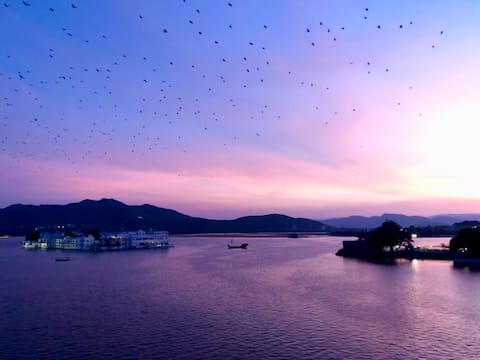 Lakeview Private Haveli on Pichola with Jacuzzi