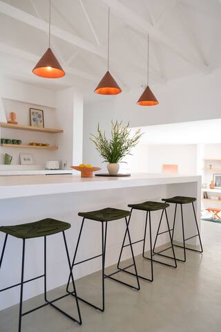 Family house with pool and outstanding views! gallery image 4