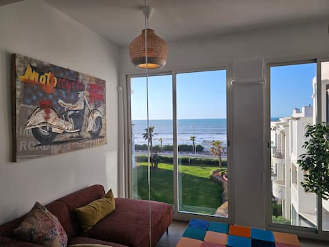 Luxury and comfort in front of the sea