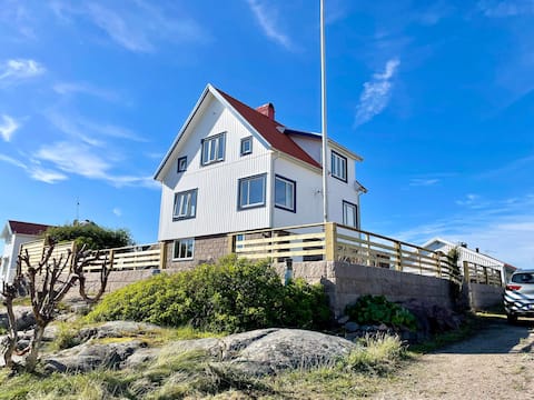 Sea view family villa