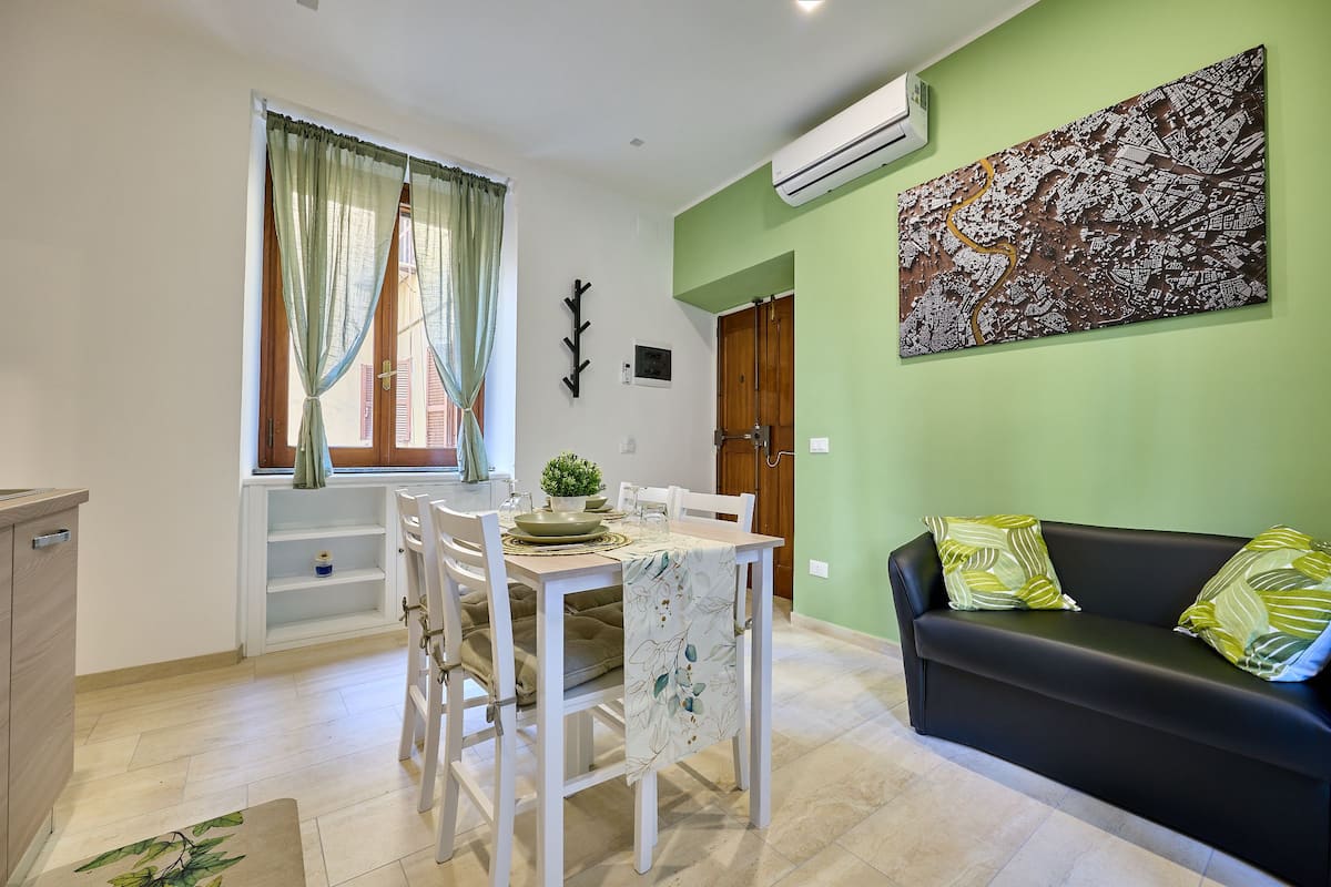 SweetGarden Trastevere – Accogliente rifugio con terrazza — Zona pranzo 1 | Casa vacanze LovedHomes a Roma