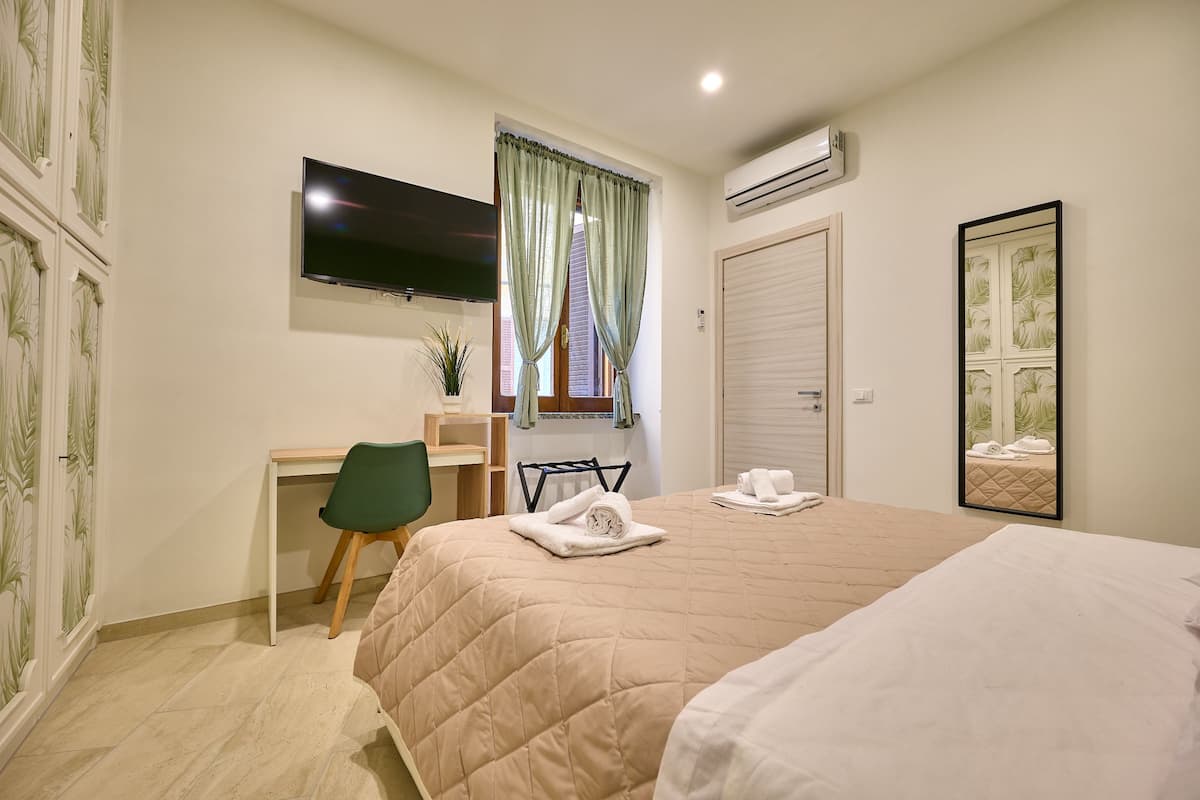 SweetGarden Trastevere – Accogliente rifugio con terrazza — Camera da letto 2 1 | Casa vacanze LovedHomes a Roma