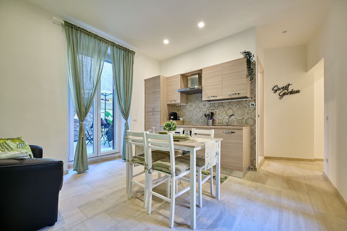 SweetGarden Trastevere – Accogliente rifugio con terrazza — Zona pranzo 2 | Casa vacanze LovedHomes a Roma
