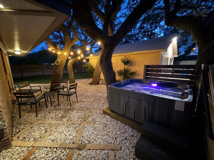Coastal Oaks Beach Haven With Private Hot Tub - Rockport, TX