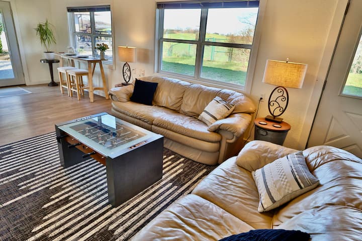 Cliff's Edge Ranch Guest House - Arkansas