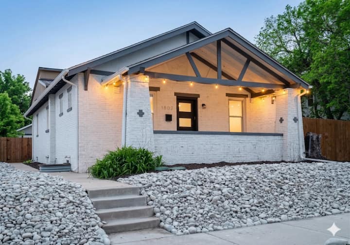 Modern 4-bedroom Retreat In Denver - デンバー, CO
