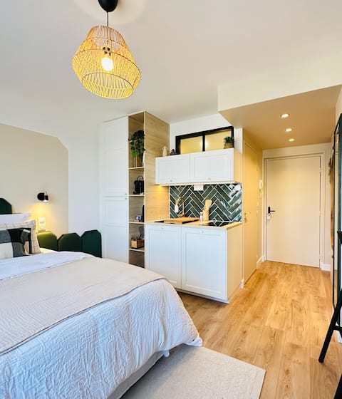 Top performing Airbnb: L’Émeraude – Comfy studio and free parking in Metz