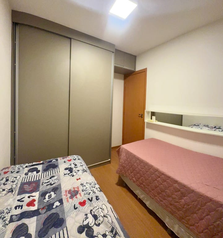 Спалня с 2 единични легла, климатик.