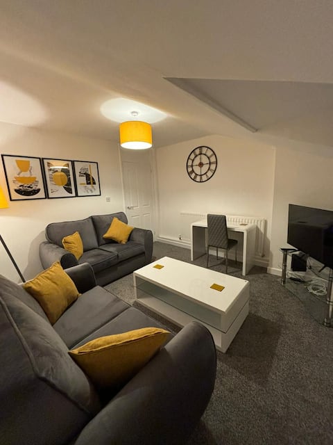 Popular Airbnb listing: 2 BED Entire APT, NEC, BHX, Wi-fi, Netflix, HS2 in Sutton Coldfield