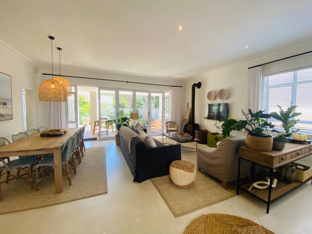 4 Bed Family Home in Heart of CT gallery image 2